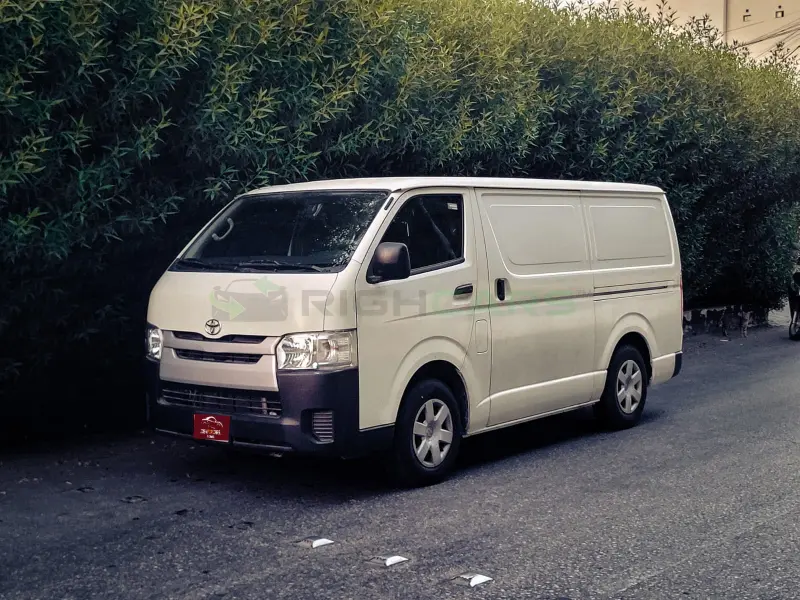  Toyota Hiace 